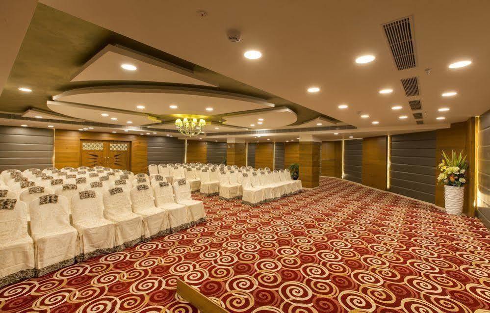 Pai Viceroy Hotel Tirupati Exterior photo