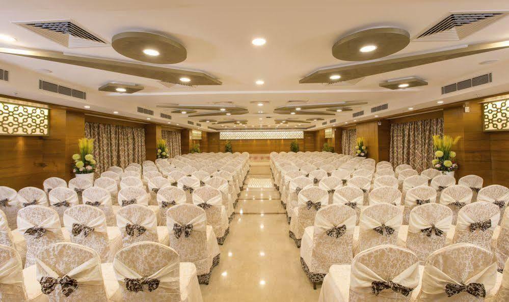 Pai Viceroy Hotel Tirupati Exterior photo